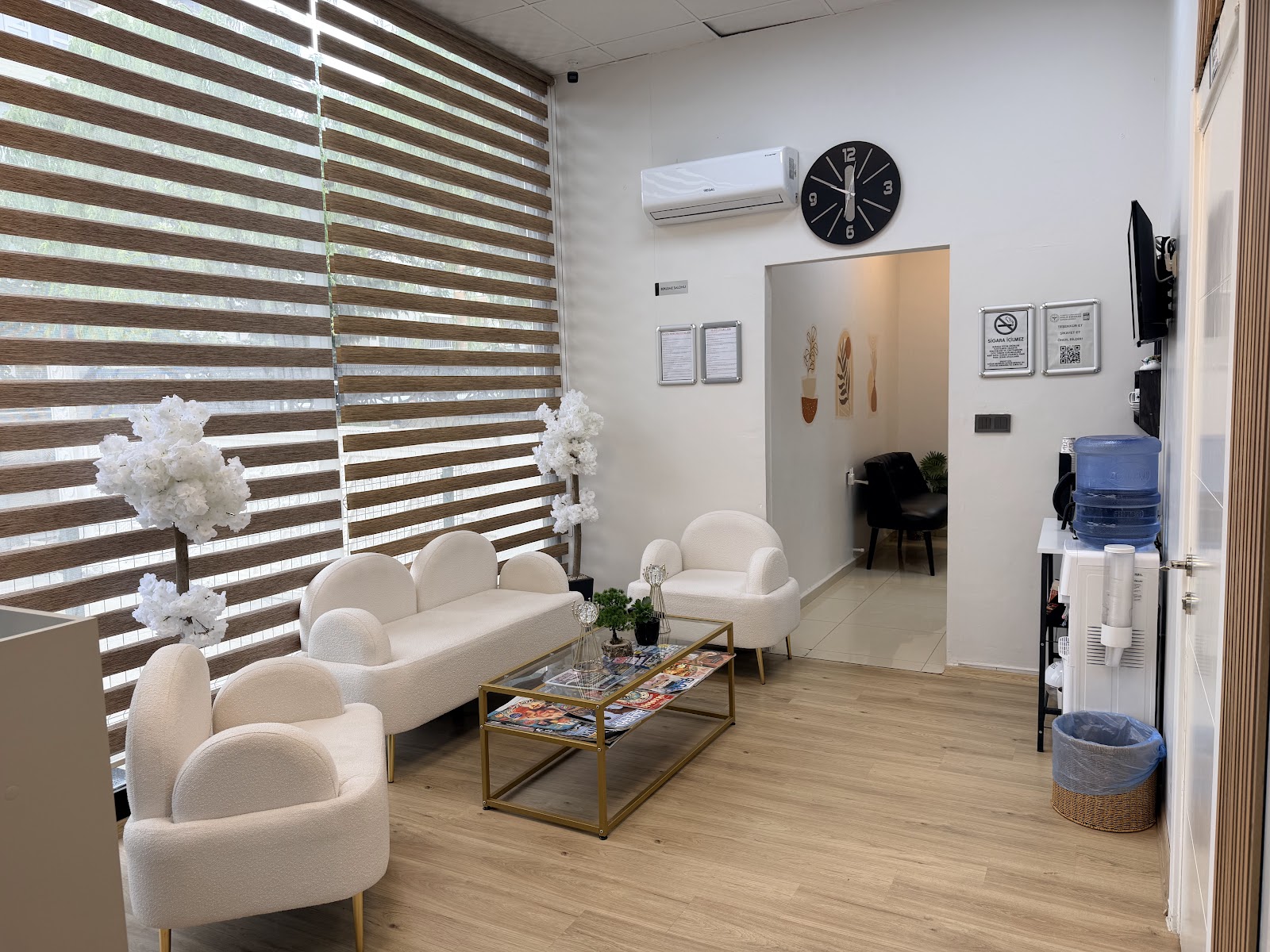 Karaköprü Fizik Tedavi Kliniği Bekleme Salonu